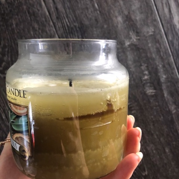 Sage & Citrus Yankee Candle (411g), Almost New. FREE with purchase over 50.00. - Picture 4 of 6